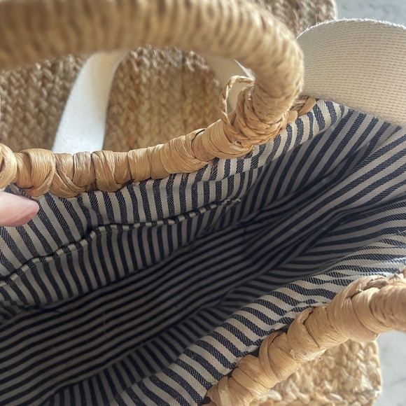 GAP straw tote purse with shoulder strap 🩵 - Picture 5 of 6